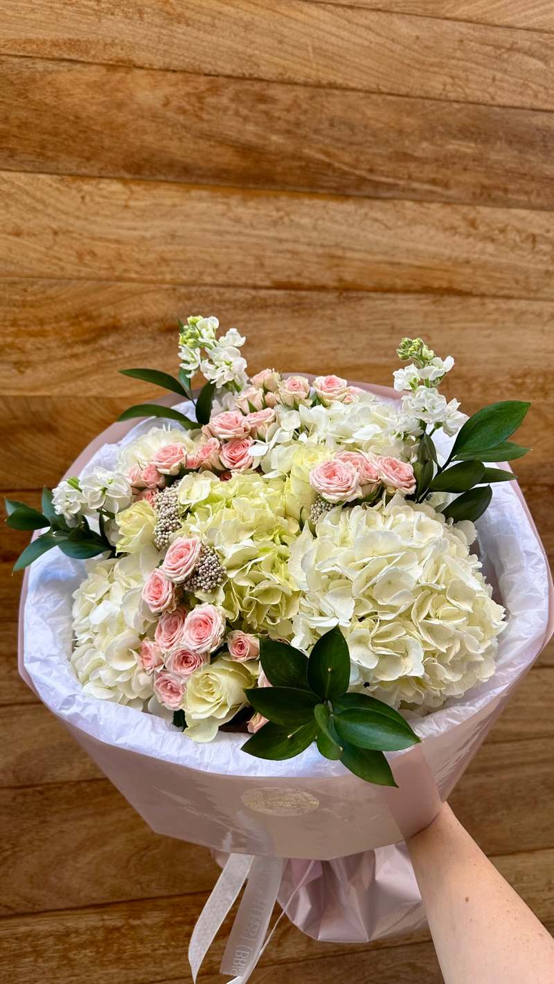 Mix hortensia y rosa spray rosados 2