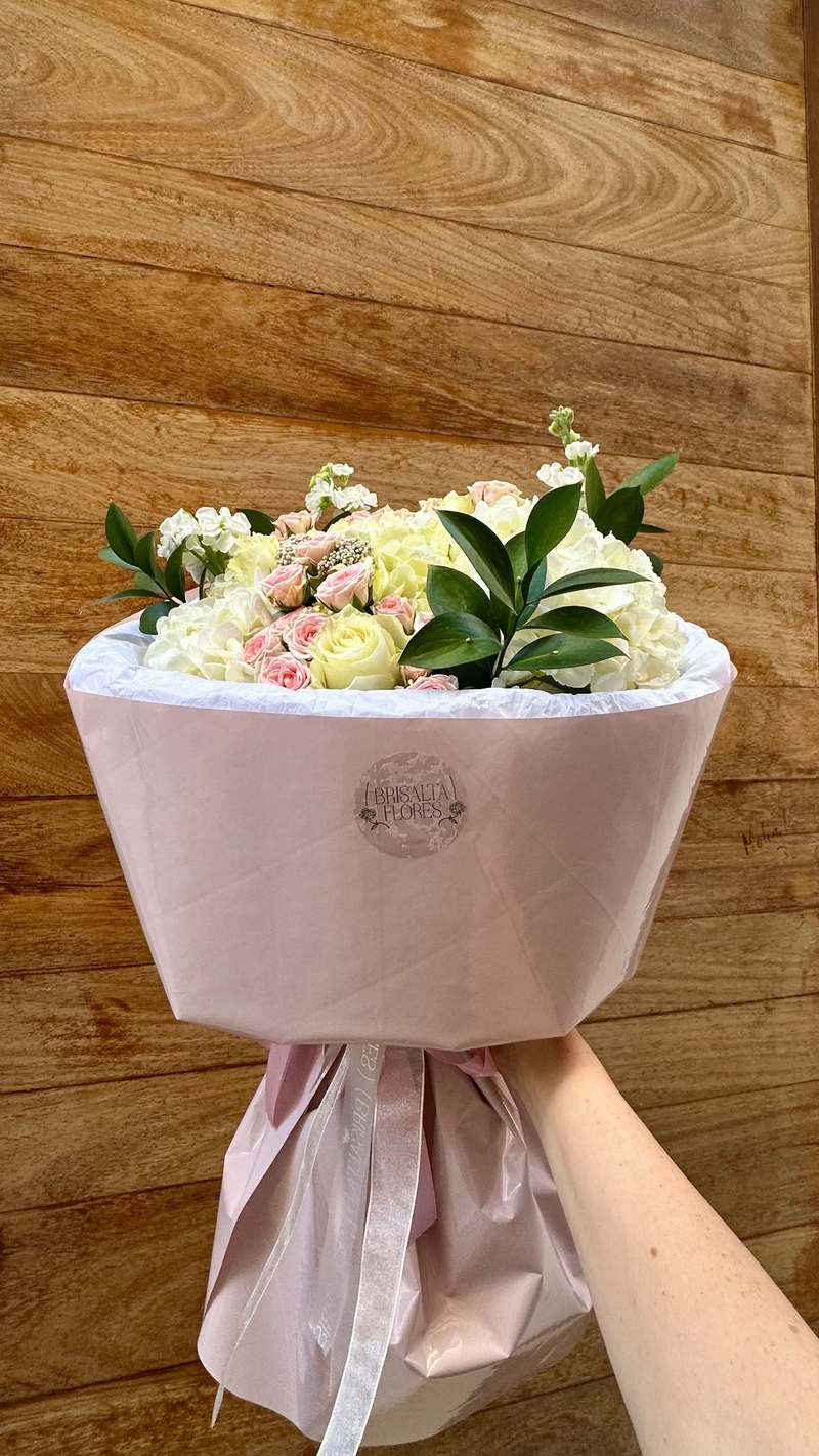 Mix hortensia y rosa spray rosados 1