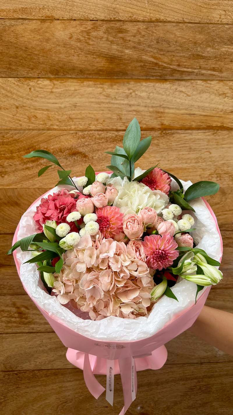 Ramo de hortensia y dalias rosa 1